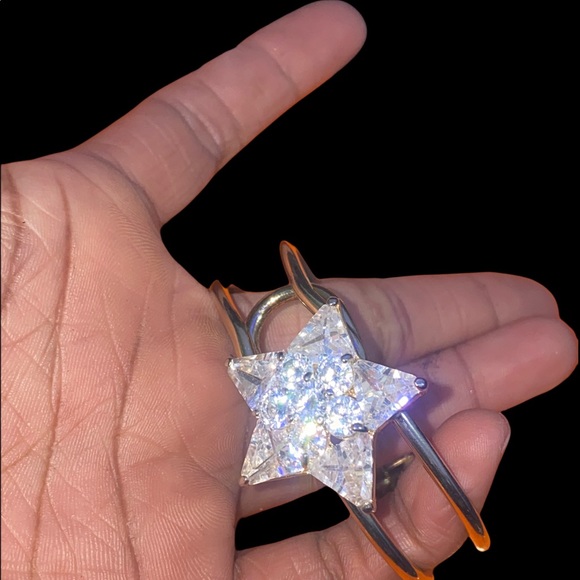 Star Clasp Bangle. New, fits most - Picture 4 of 7